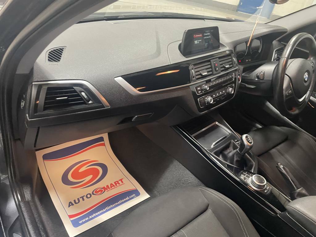 BMW 1 Series Hatchback 118D Sport Grey #4