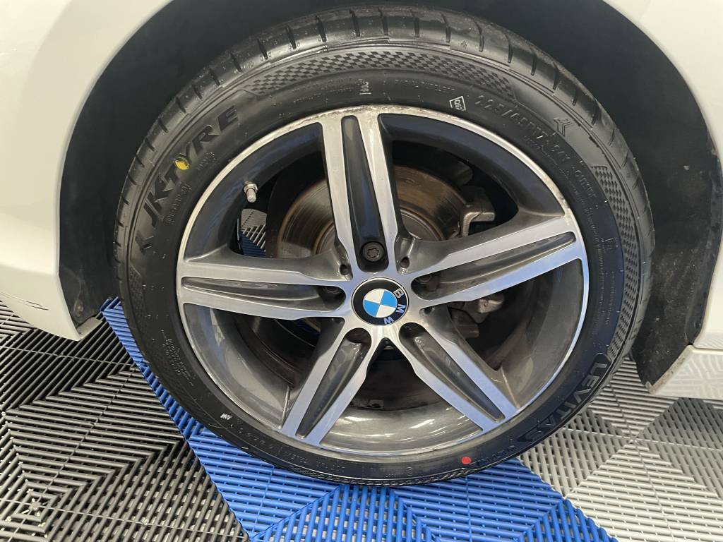BMW 1 Series Hatchback 118D Sport White #5