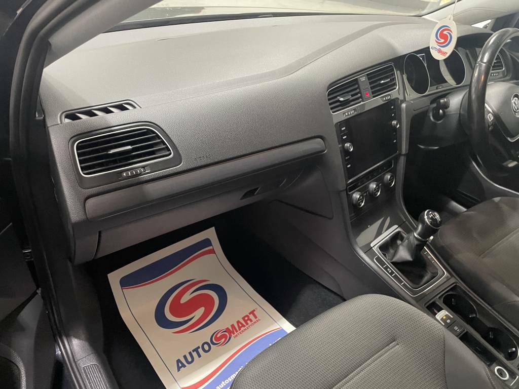 Volkswagen Golf Hatchback 1.0 Tsi 115 Match Edition Black #4
