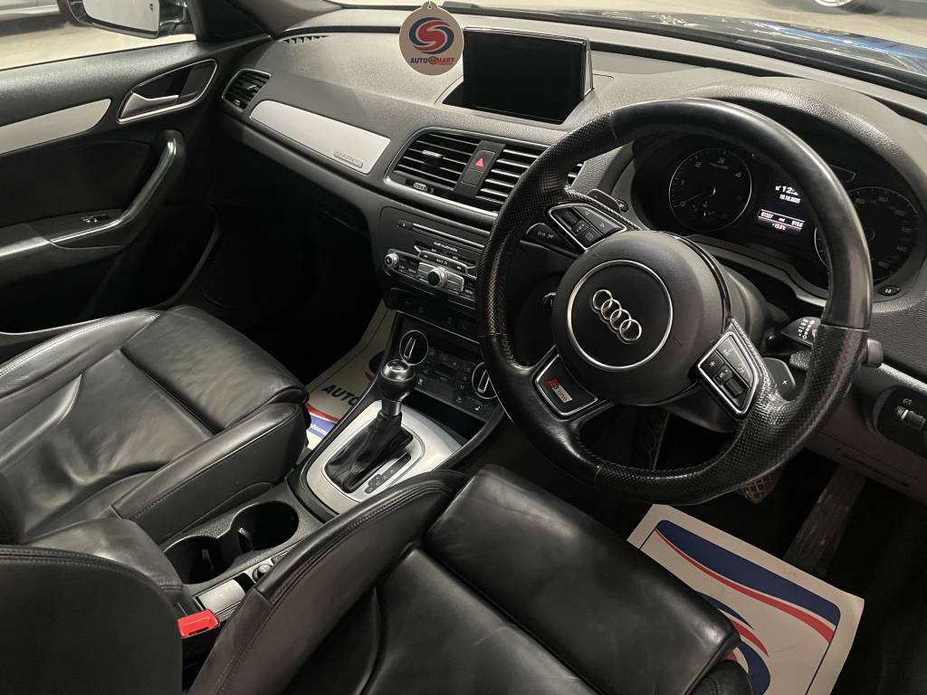 Audi Q3 Estate Black #5