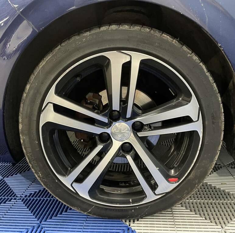 Peugeot 208 Hatchback 1.6 Bluehdi 100 Gt Line  Blue #4