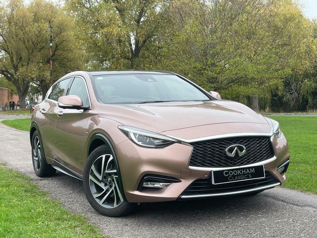 Infiniti Q30 Premium Tech D Awd White #1