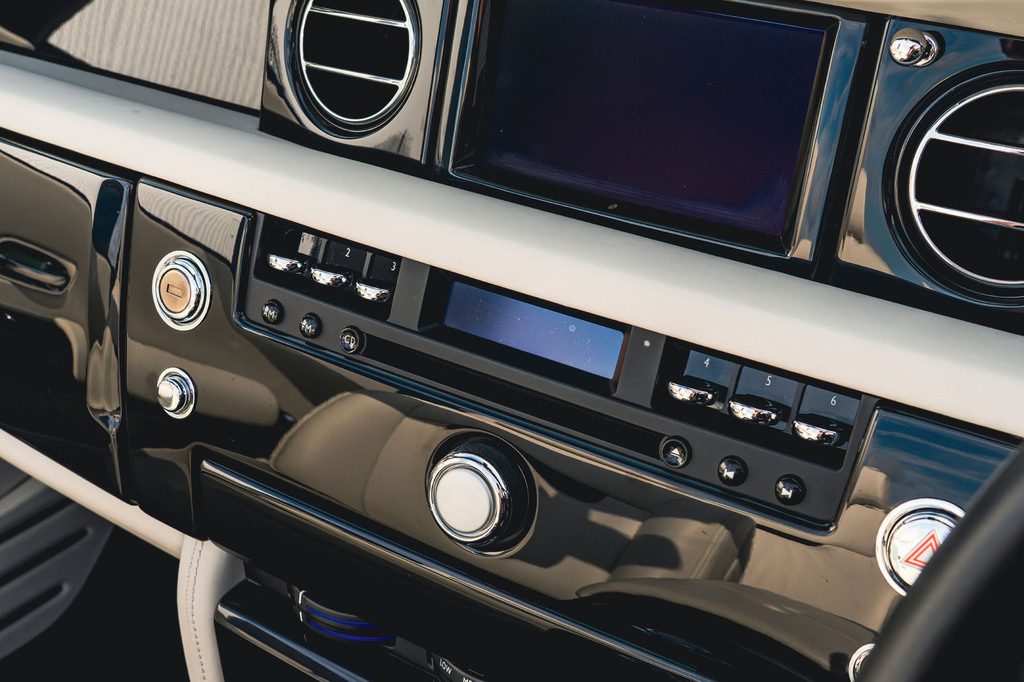 Rolls-Royce Phantom V12 Saloon Black #60
