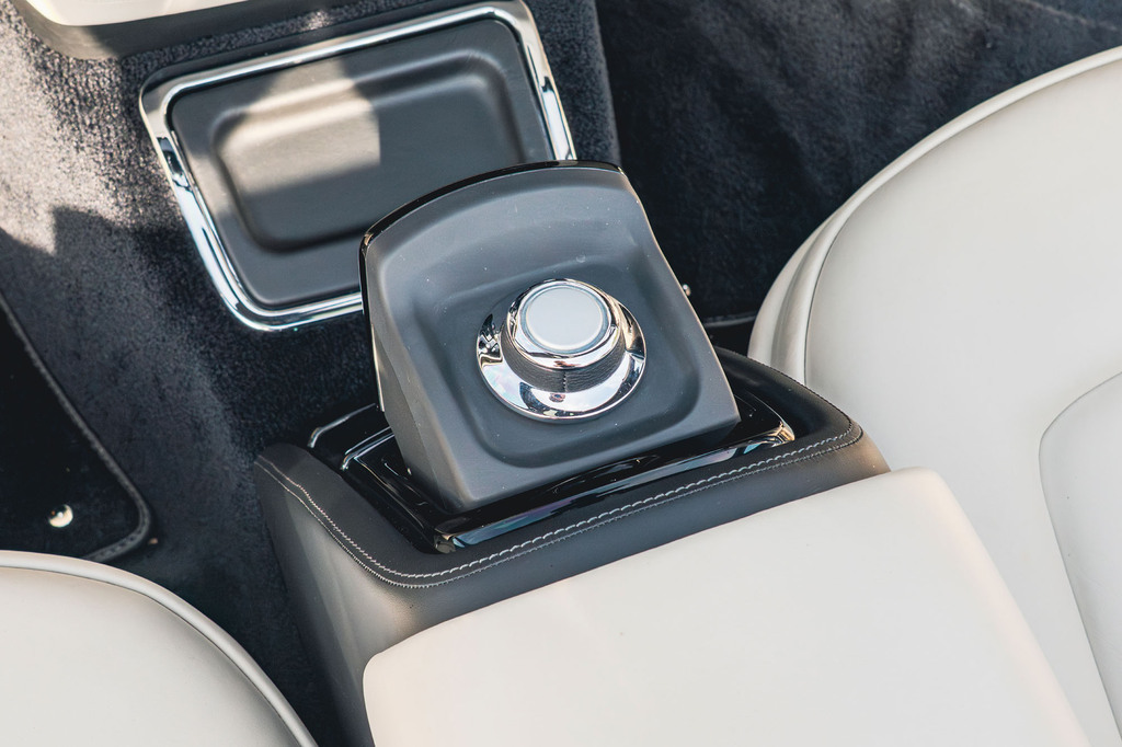 Rolls-Royce Phantom V12 Saloon Black #67