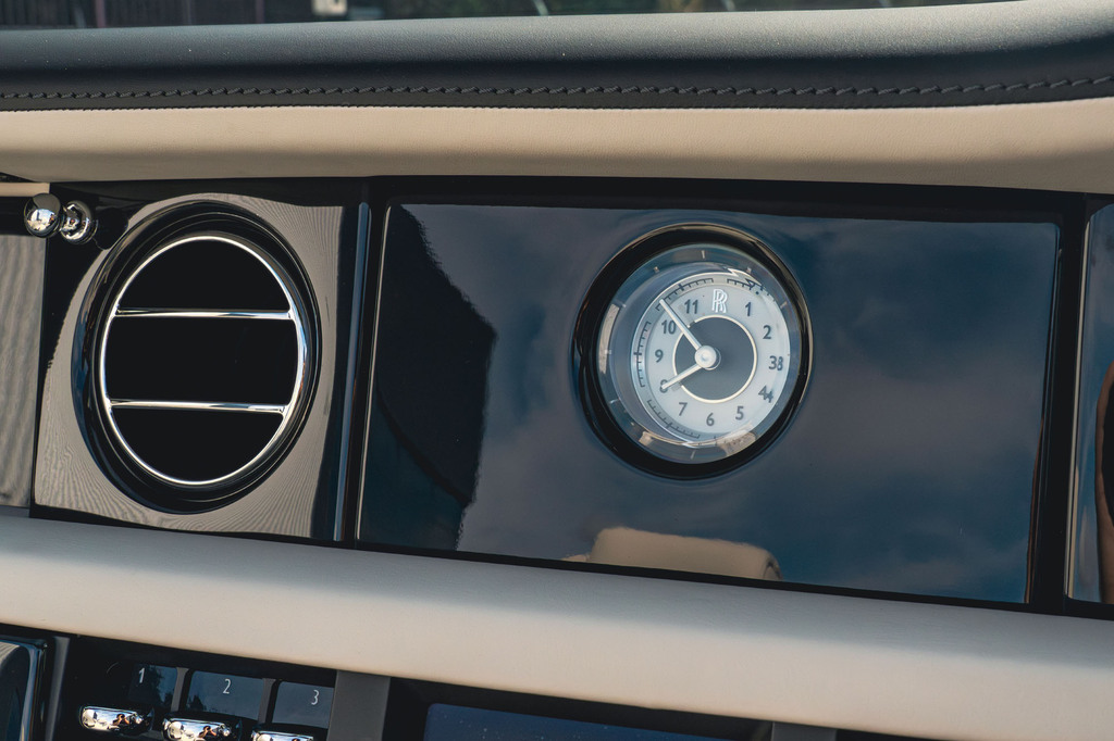 Rolls-Royce Phantom V12 Saloon Black #65