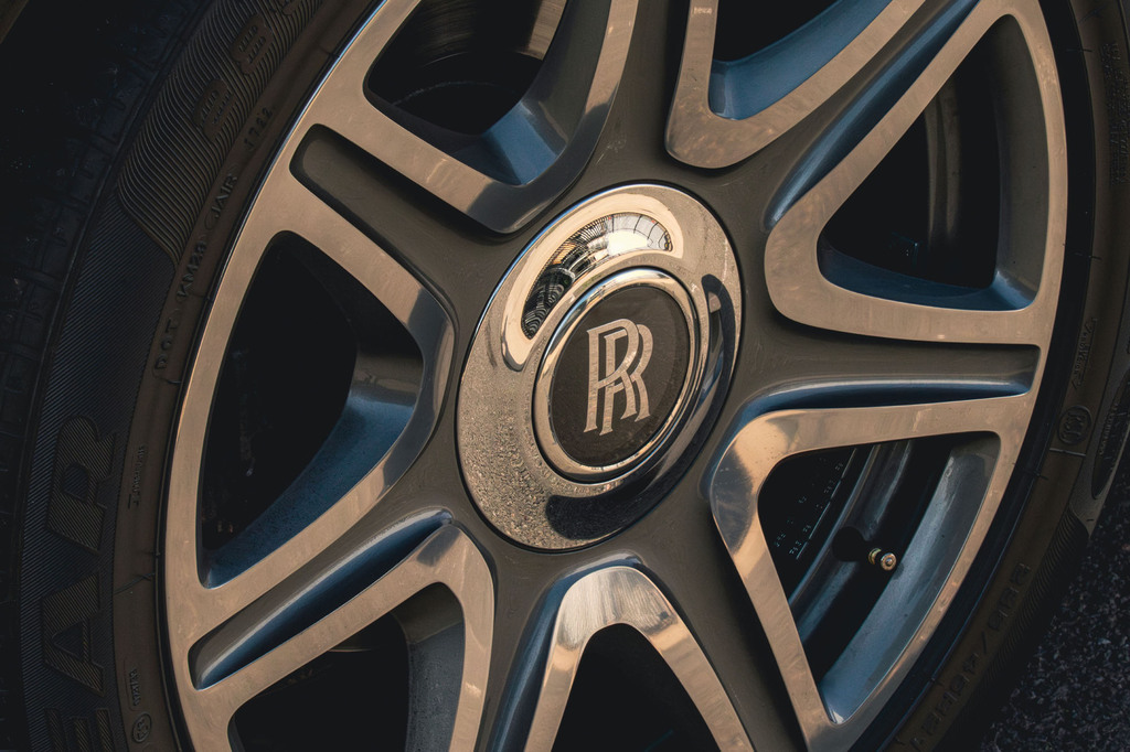 Rolls-Royce Phantom V12 Saloon Black #31