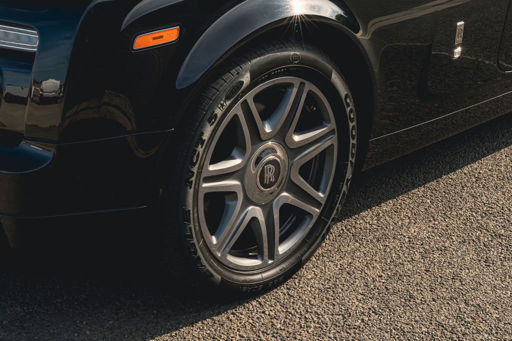 Rolls-Royce Phantom V12 Saloon Black #36