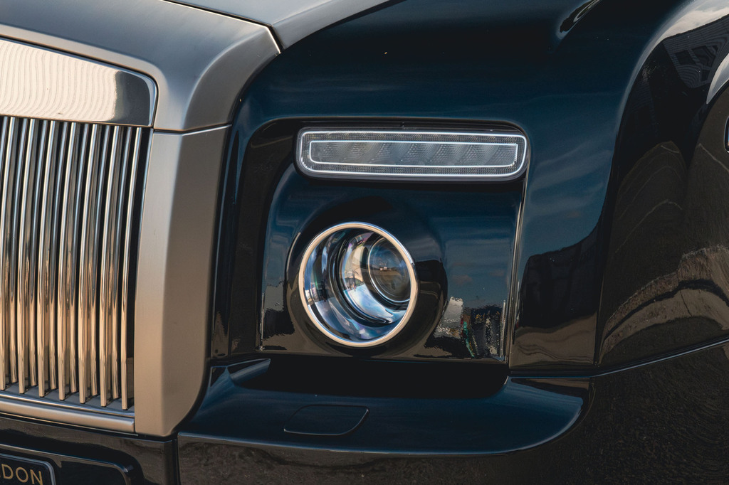 Rolls-Royce Phantom V12 Saloon Black #25