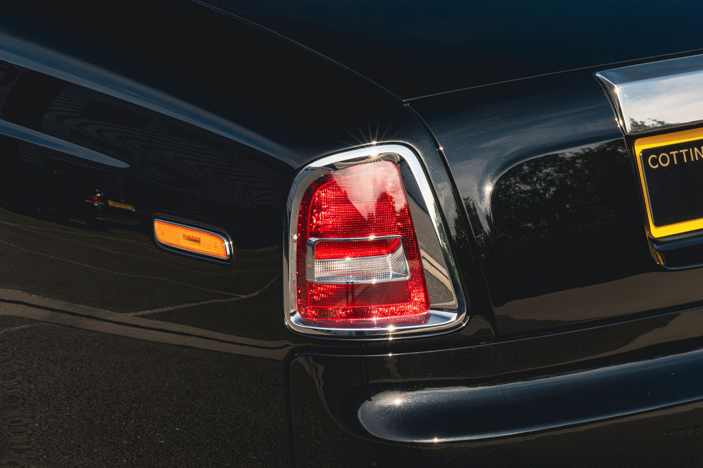 Rolls-Royce Phantom V12 Saloon Black #46