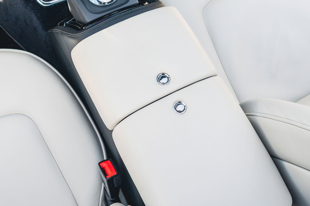 Rolls-Royce Phantom V12 Saloon Black #66