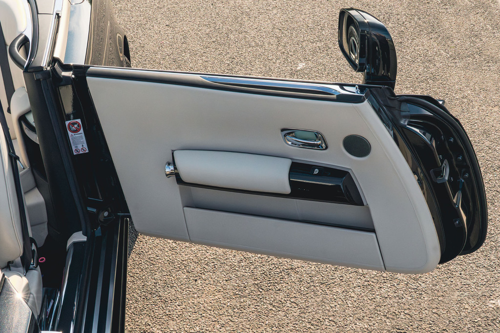 Rolls-Royce Phantom V12 Saloon Black #73