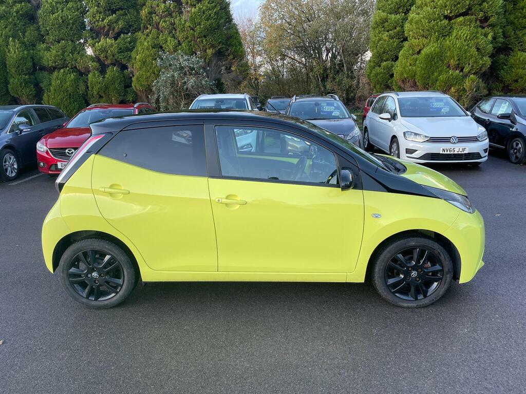 Toyota Aygo 1.0 Vvt-i X-cite 3 Yellow Bi-tone Euro 6 YM16KMU Yellow #2