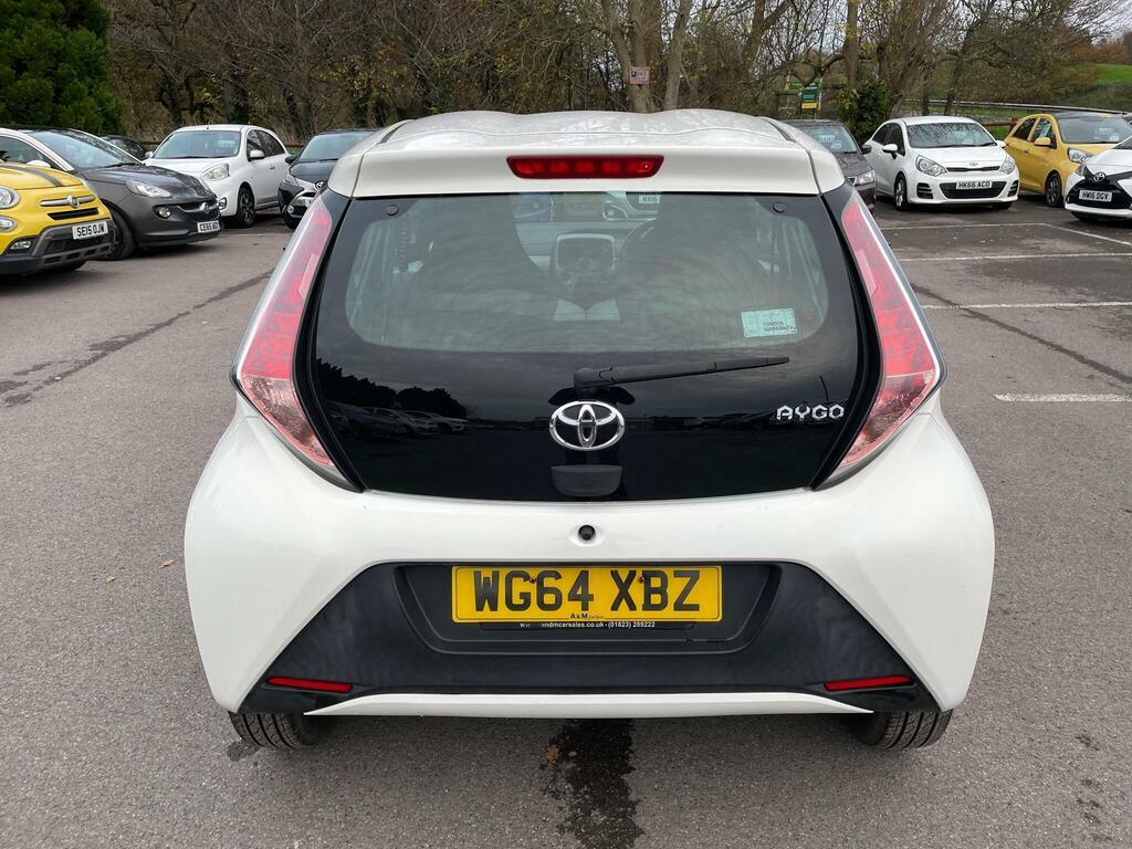 Toyota Aygo 1.0 Vvt-i X-play Euro 5 WG64XBZ White #4