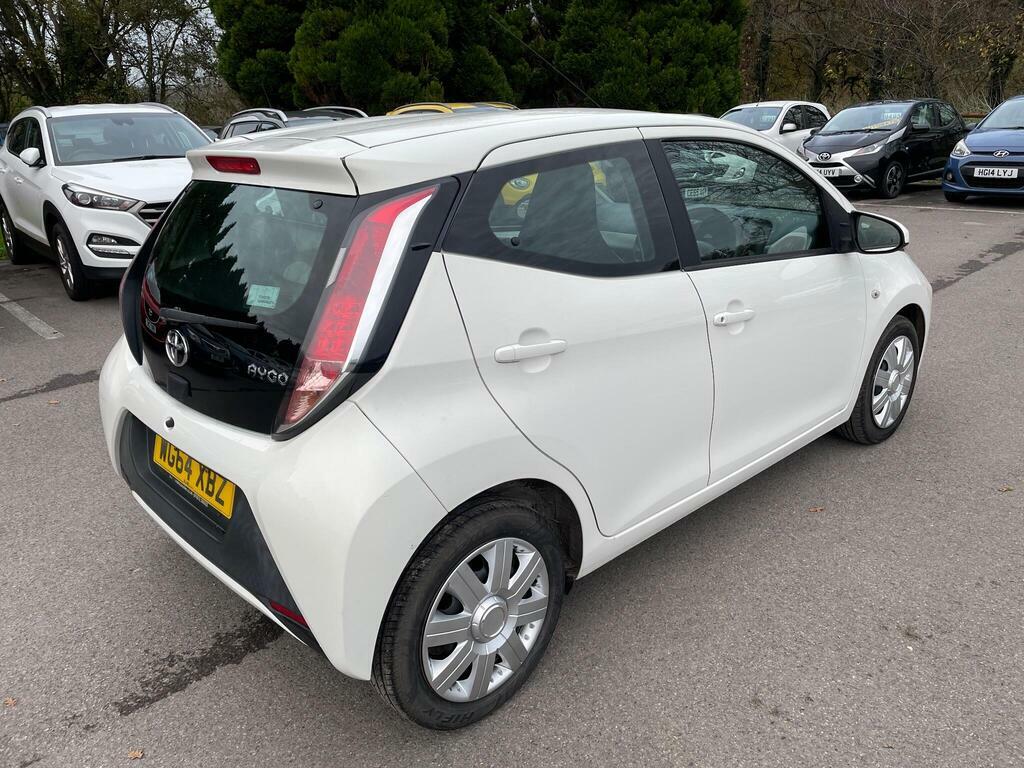 Toyota Aygo 1.0 Vvt-i X-play Euro 5 WG64XBZ White #3
