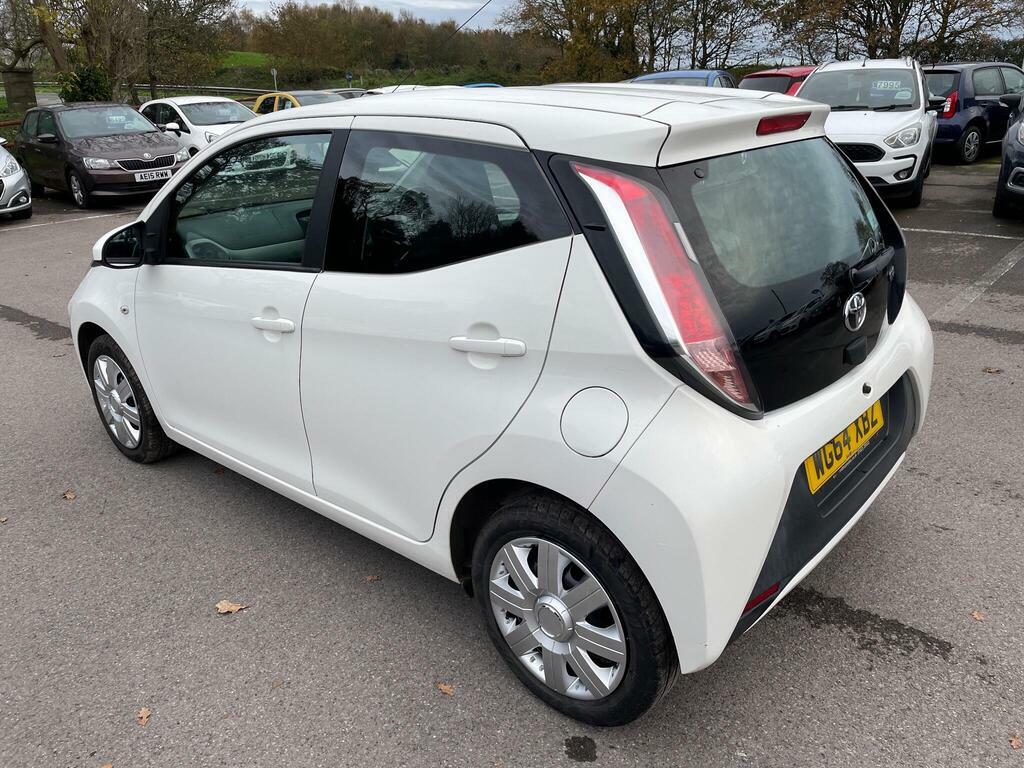 Toyota Aygo 1.0 Vvt-i X-play Euro 5 WG64XBZ White #6