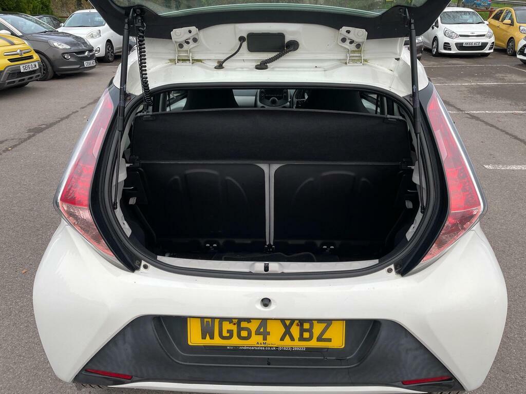Toyota Aygo 1.0 Vvt-i X-play Euro 5 WG64XBZ White #5