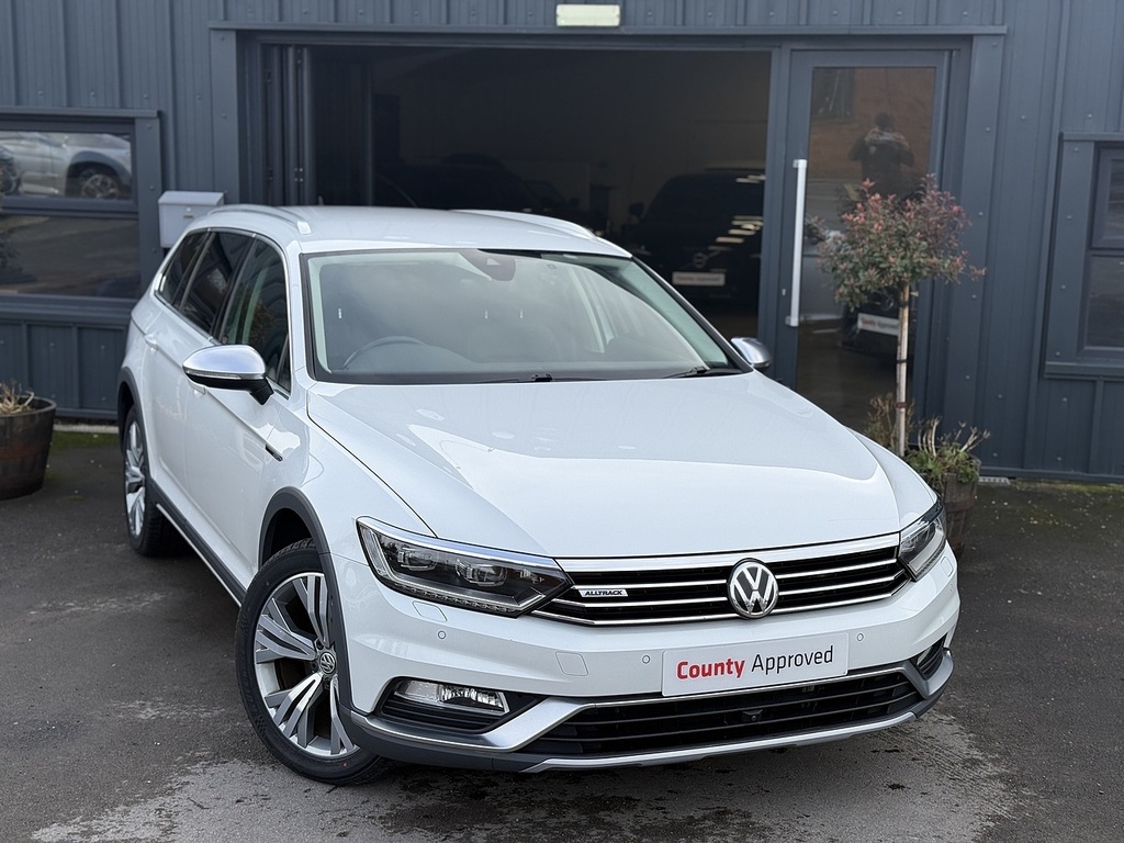 Volkswagen Passat Alltrack Estate Black #2