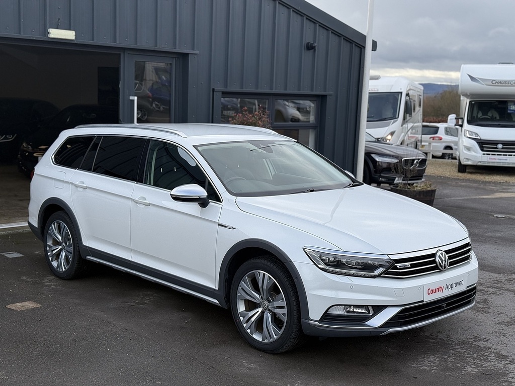 Volkswagen Passat Alltrack Estate Black #9