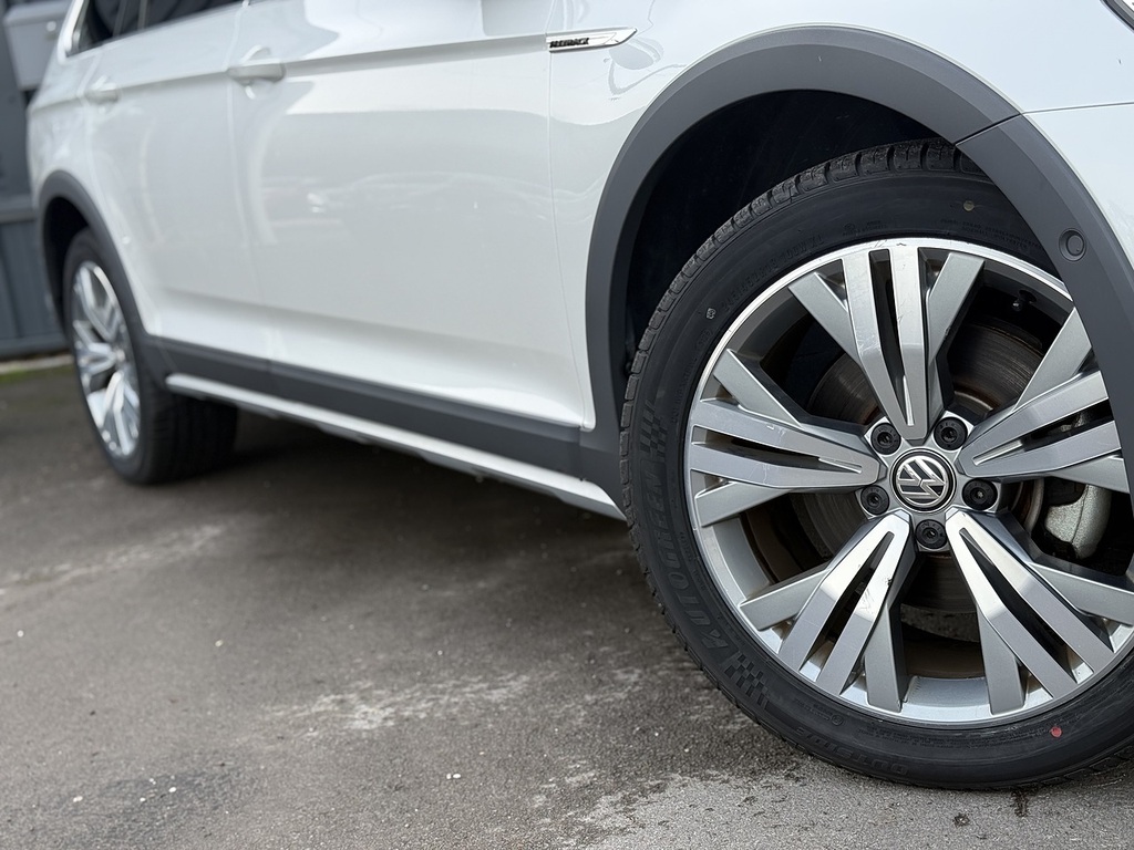 Volkswagen Passat Alltrack Estate Black #6