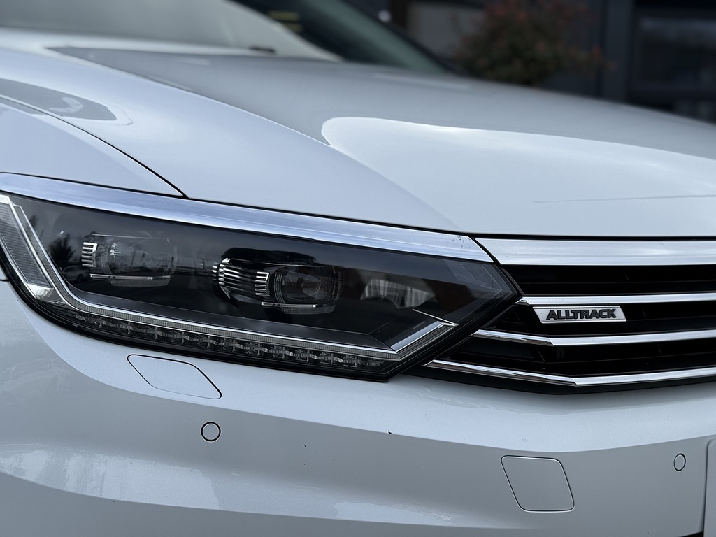 Volkswagen Passat Alltrack Estate Black #7
