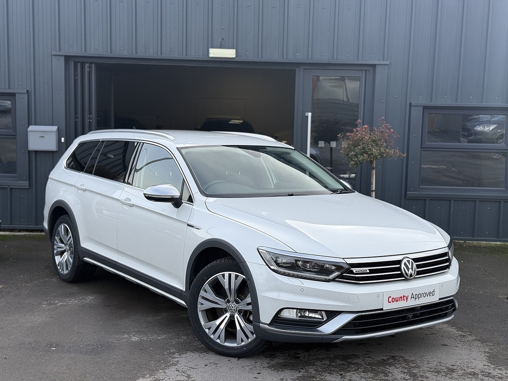 Volkswagen Passat Alltrack Estate Black #1