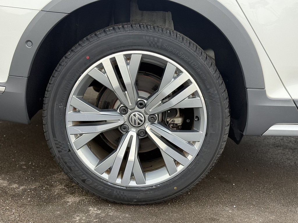 Volkswagen Passat Alltrack Estate Black #8