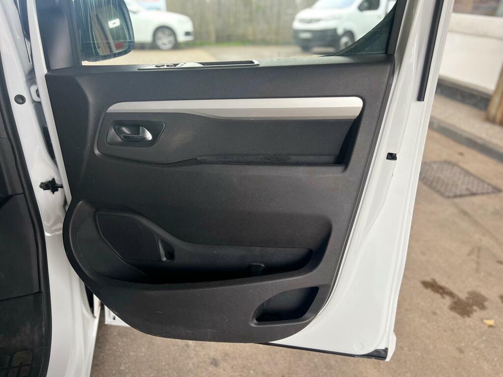 Vauxhall Vivaro 2.0 Turbo D 3100 Elite Crew Van Double Cab Die CV73XRF White #6