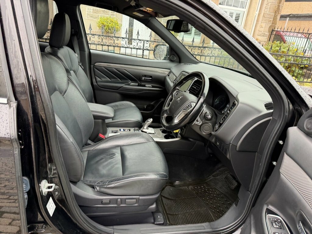 Mitsubishi Outlander Suv YP20LC Black #2