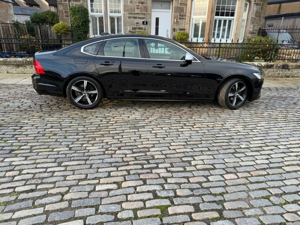 Volvo S90 Saloon YN68JYU Black #5