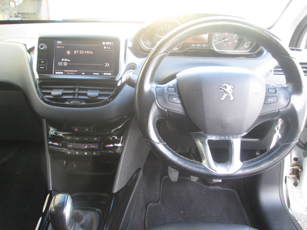 Peugeot 2008 1.6 Bluehdi 100 Allure White