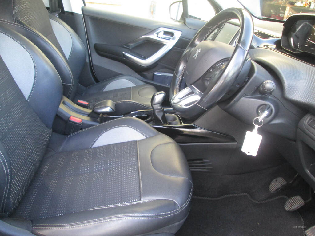 Peugeot 2008 1.6 Bluehdi 100 Allure WM67LVB White #5