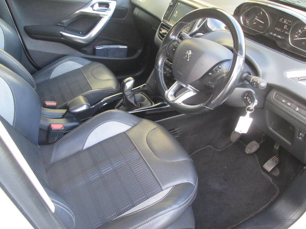 Peugeot 2008 1.6 Bluehdi 100 Allure WM67LVB White #3