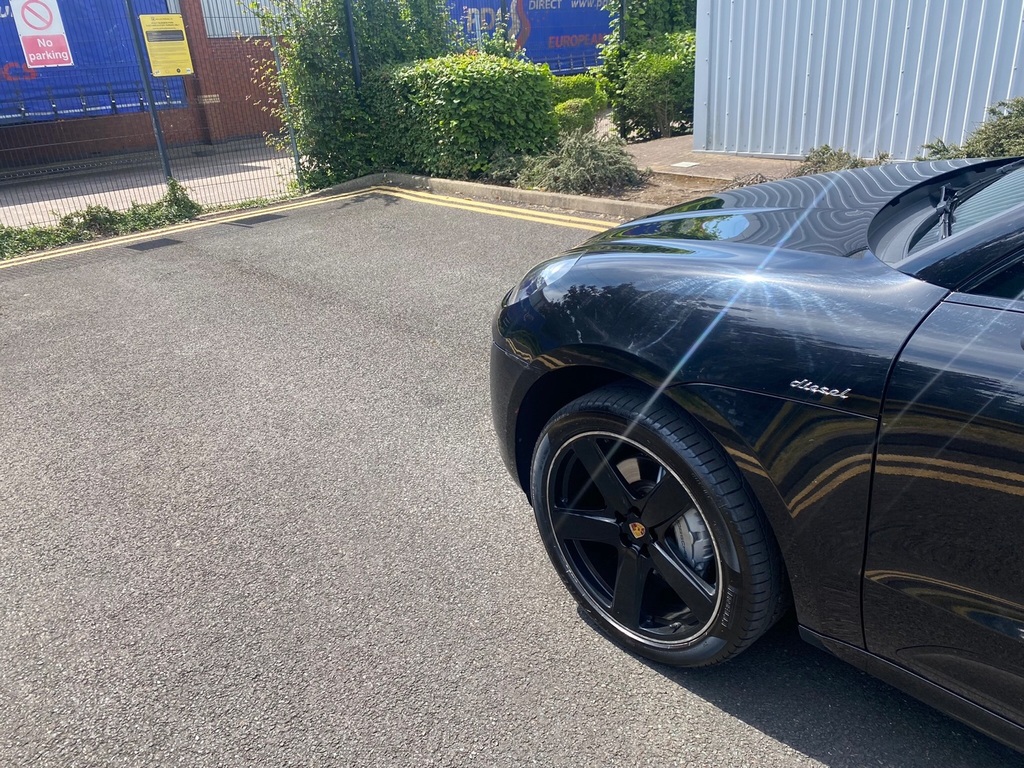 Porsche Macan D S Pdk NL17KBF Black #4