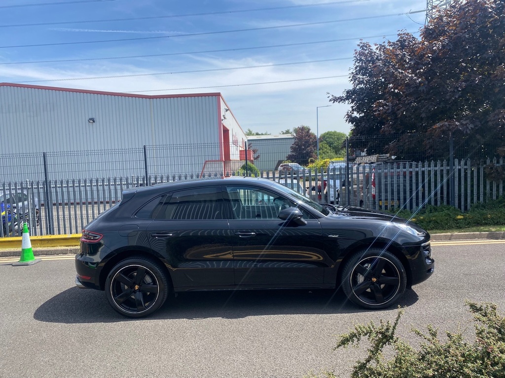 Porsche Macan D S Pdk Black