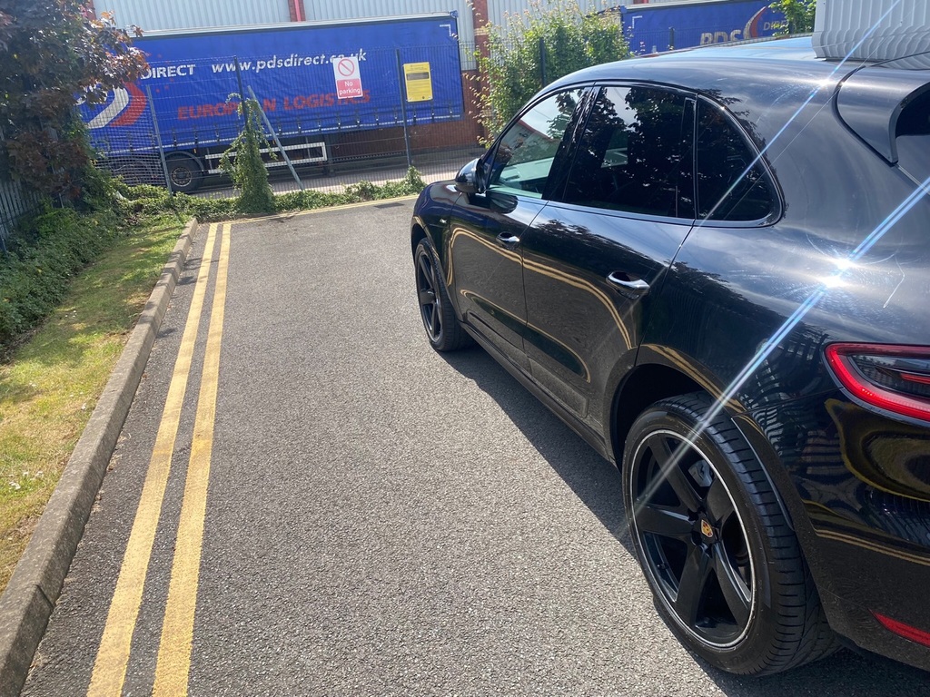 Porsche Macan D S Pdk NL17KBF Black #5