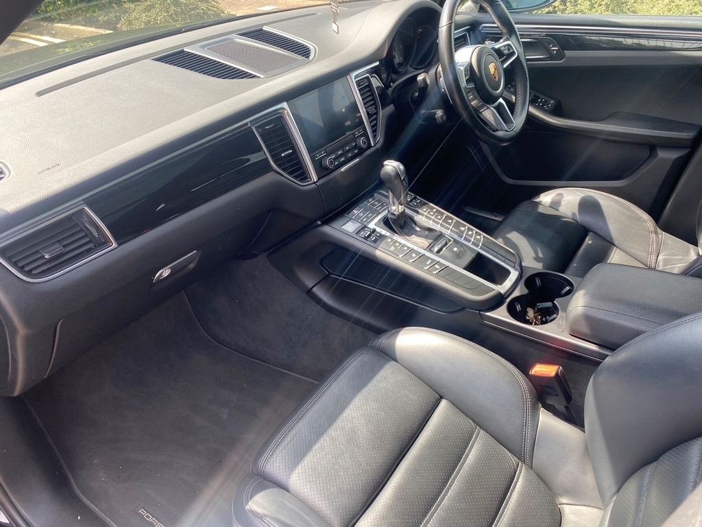 Porsche Macan D S Pdk NL17KBF Black #3