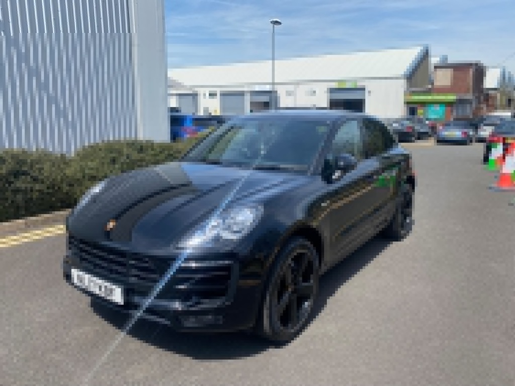 Porsche Macan D S Pdk NL17KBF Black #2