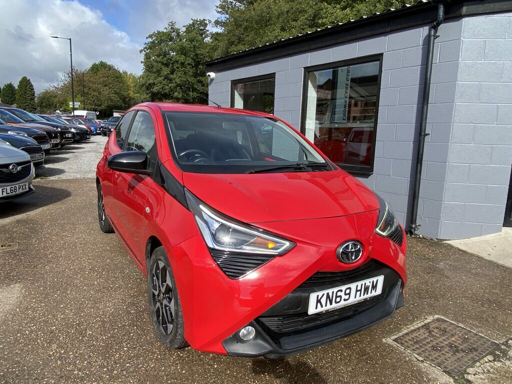 Toyota Aygo Toyota Aygo 1.0 Vvt-i X-trend Hatch. Red 20 Red