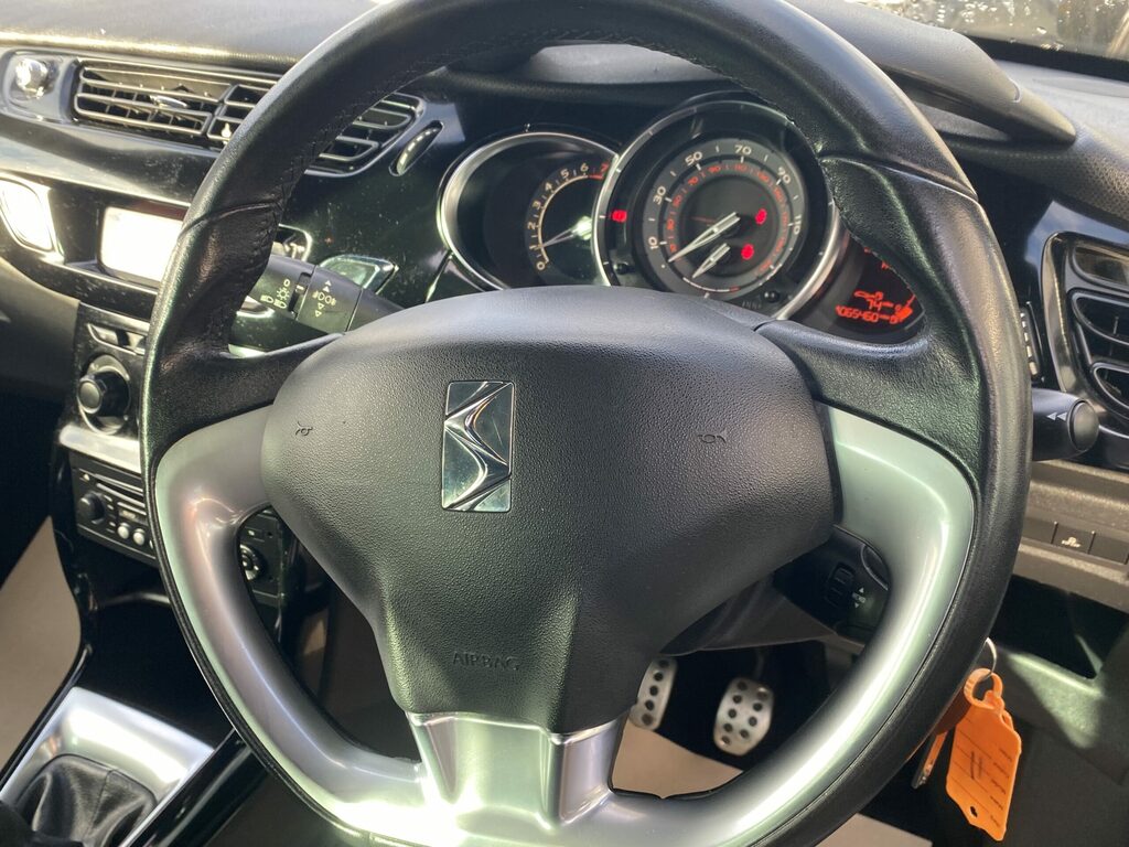 DS DS 3 Hatchback White #19