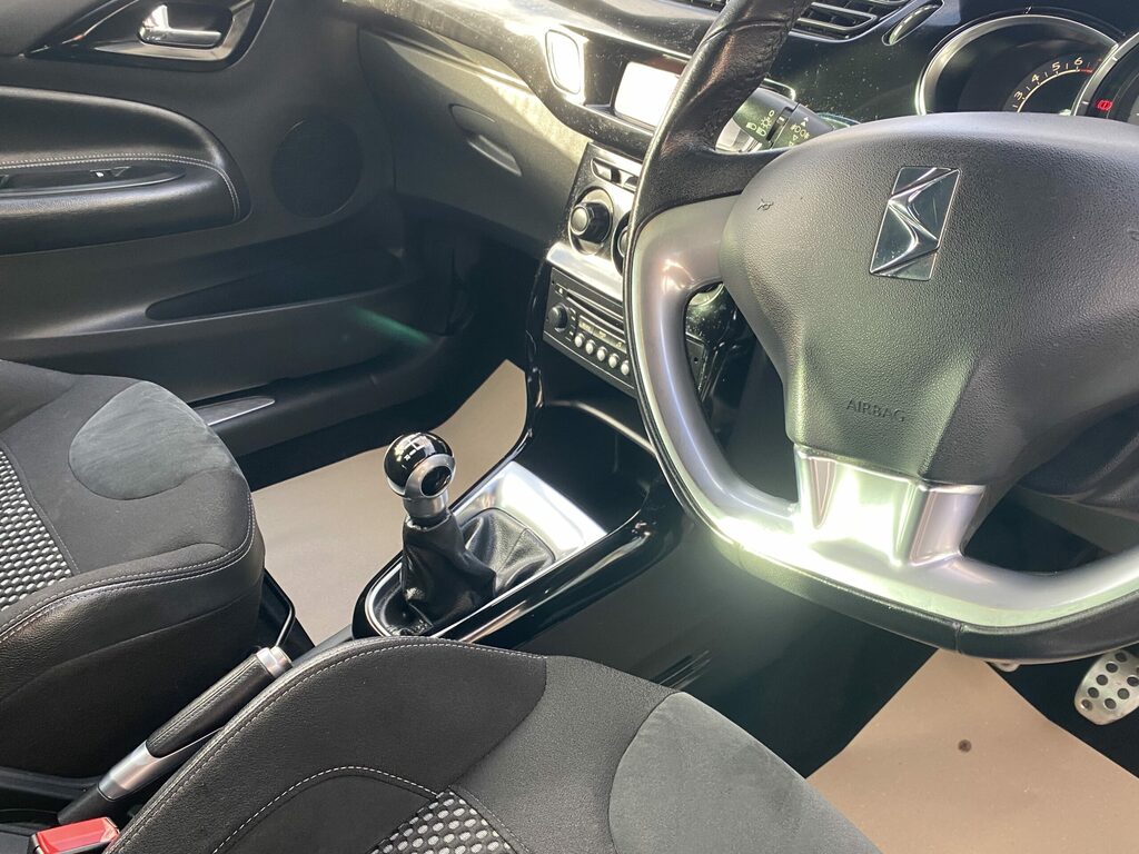 DS DS 3 Hatchback White #17