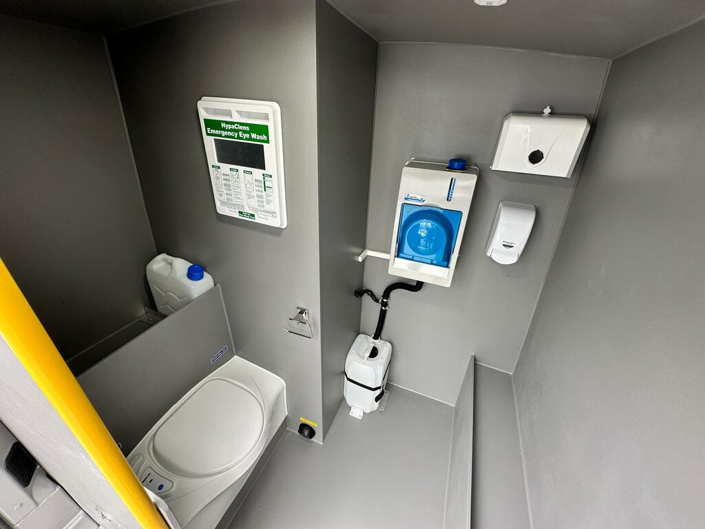 Maxus Deliver 9 Welfare, Kitchen , Toilet Van, Air-con #4