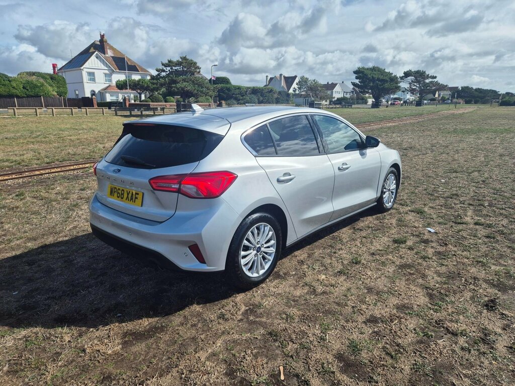 Ford Focus Titanium 5-Door WP68XAF Silver #5