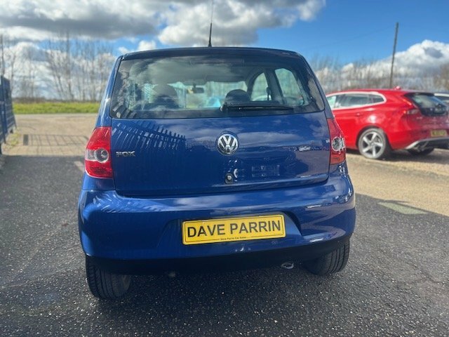 Volkswagen Fox Hatchback 1.2 6V 200858 Blue #4
