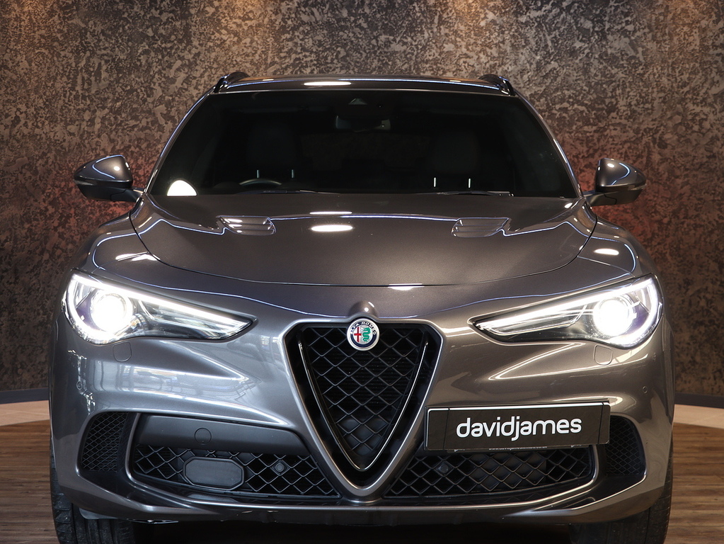 Alfa Romeo Stelvio V6 Bi-turbo Quadrifoglio Grey
