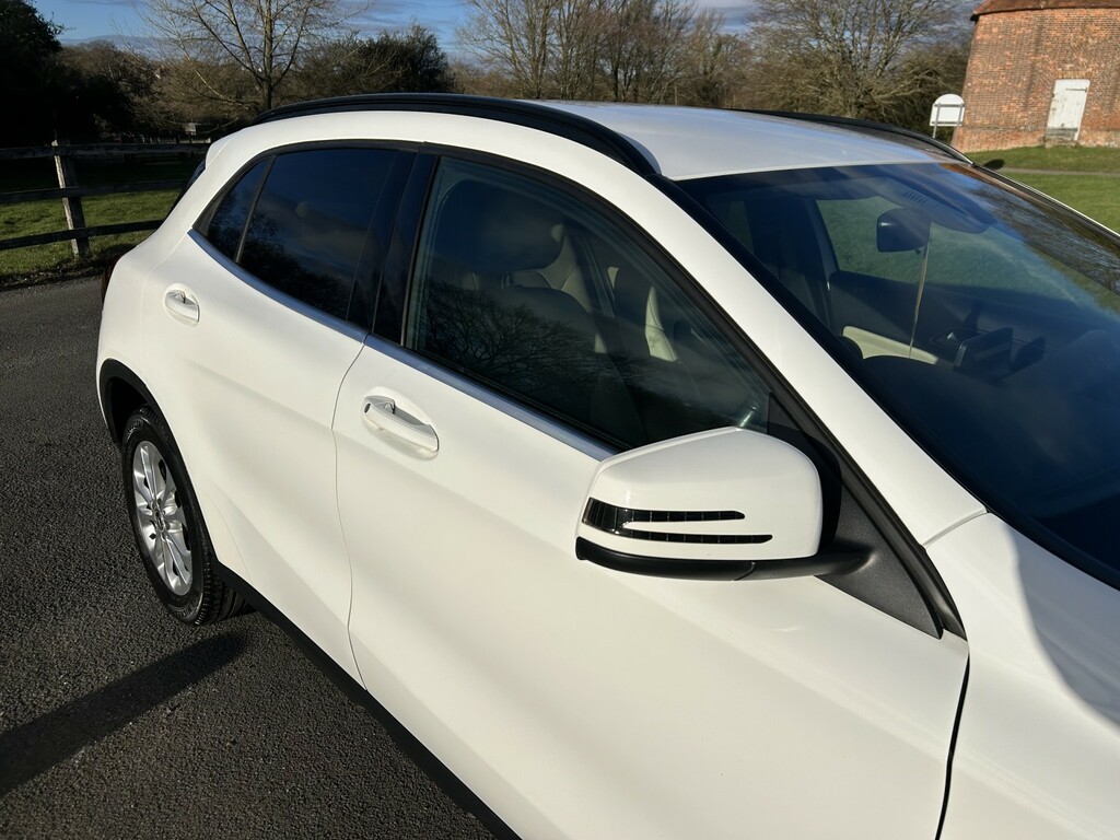 Mercedes-Benz GLA Class 1.6 Gla200 Se DE68HNW White #2