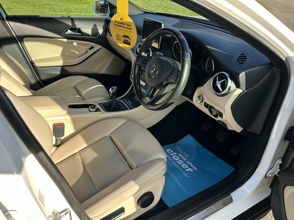 Mercedes-Benz GLA Class 1.6 Gla200 Se DE68HNW White #5