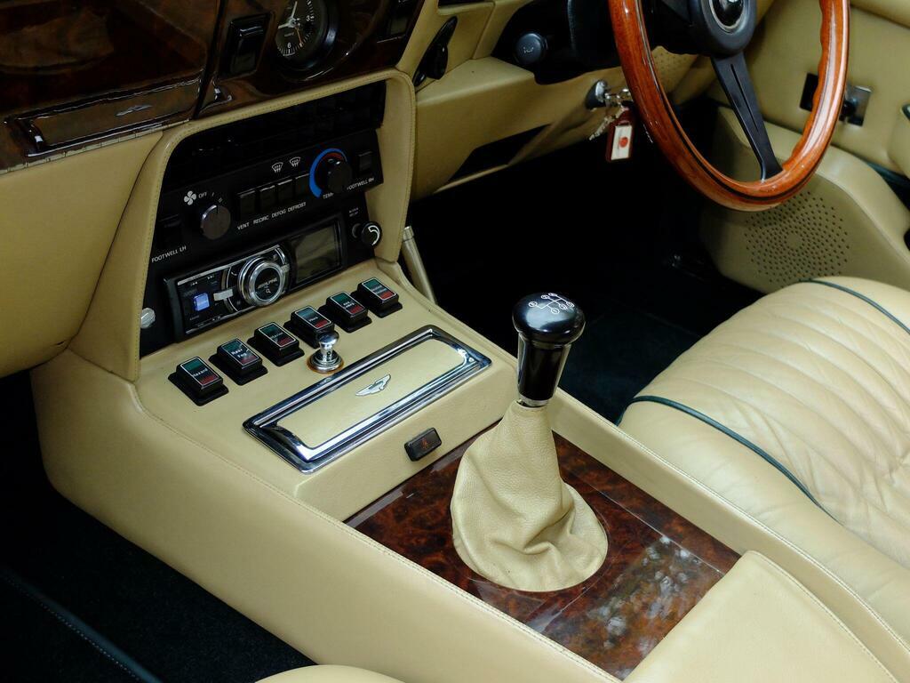 Aston Martin V8 Volante Green #9