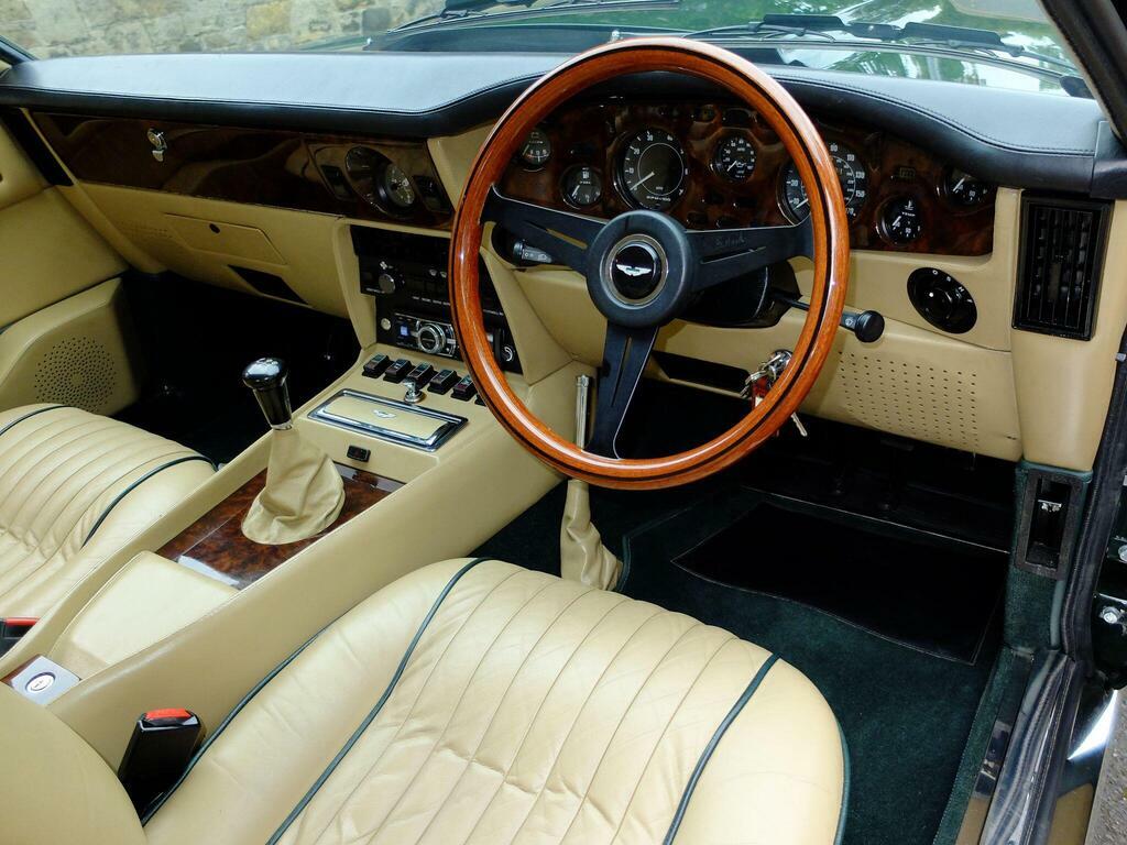 Aston Martin V8 Volante Green #7