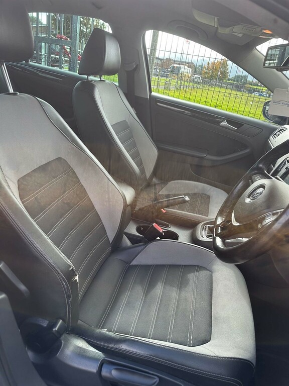 Volkswagen Jetta 2006 2.0L Se Tdi 138 Bhp Red #6