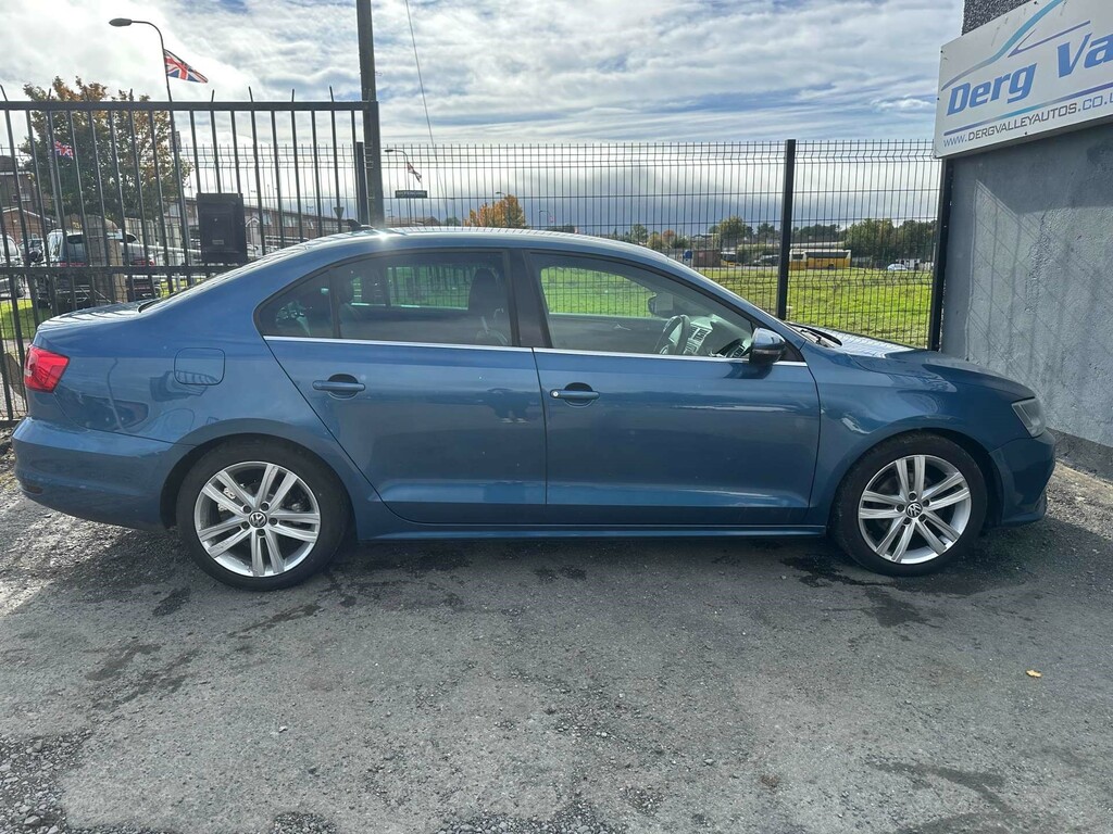 Volkswagen Jetta 2006 2.0L Se Tdi 138 Bhp Red #3